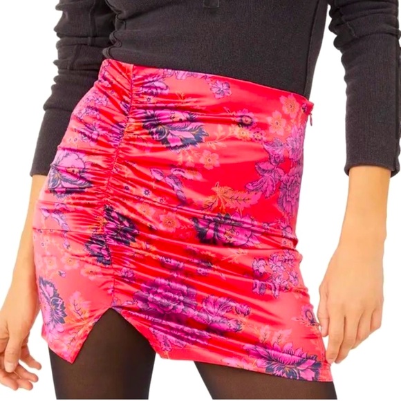 Free People Dresses & Skirts - NWT Free People Pink with flowers mini skirt size 0